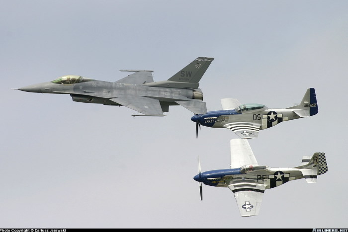 F16-Mustangs.jpg