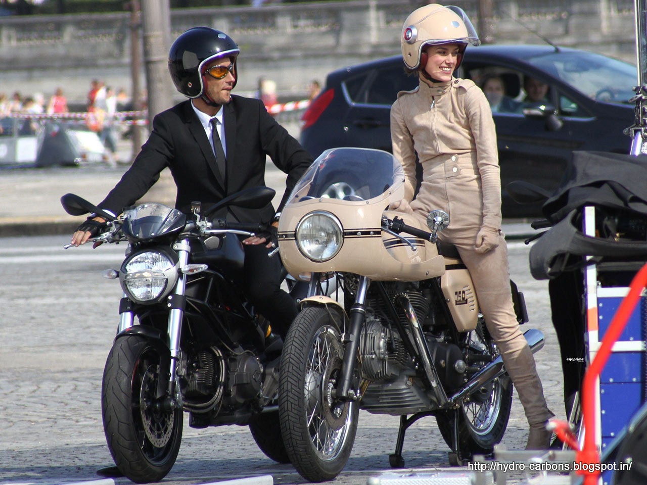 keira-knightley-sulla-ducati-750ss-per-chanel_2.jpg