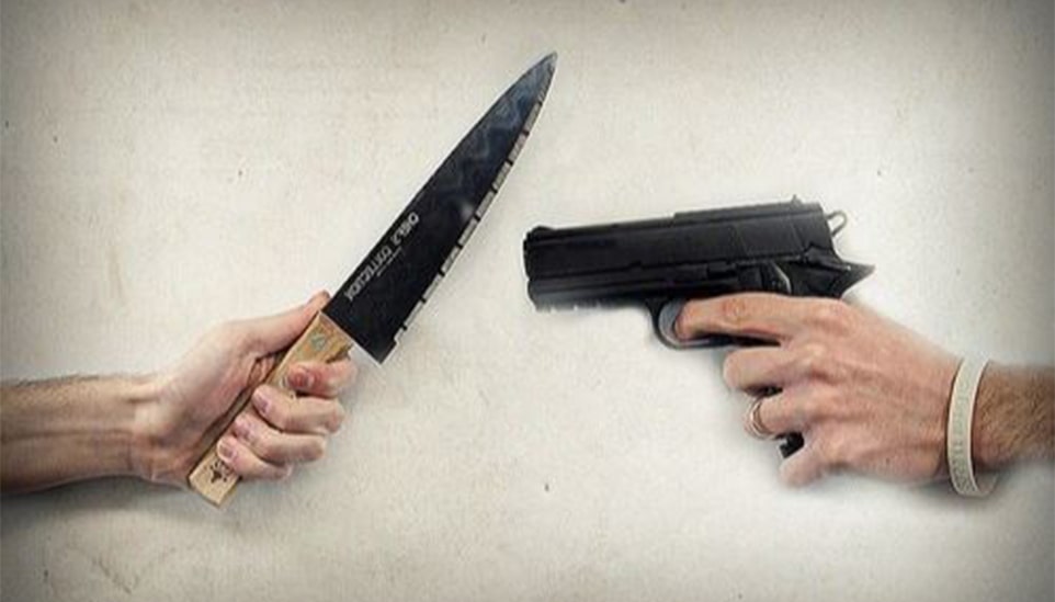 Knife-vs-gun.jpg