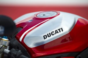 lead4-2014-ducati-1199-panigale-r.jpg