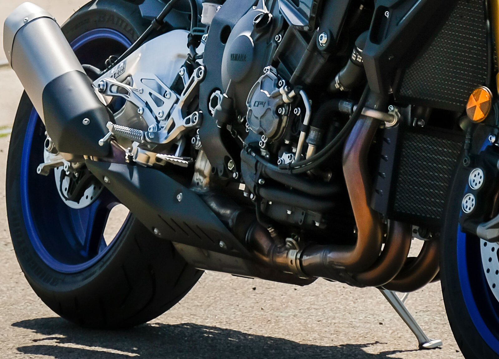 MT 10 SP exhaust.JPG