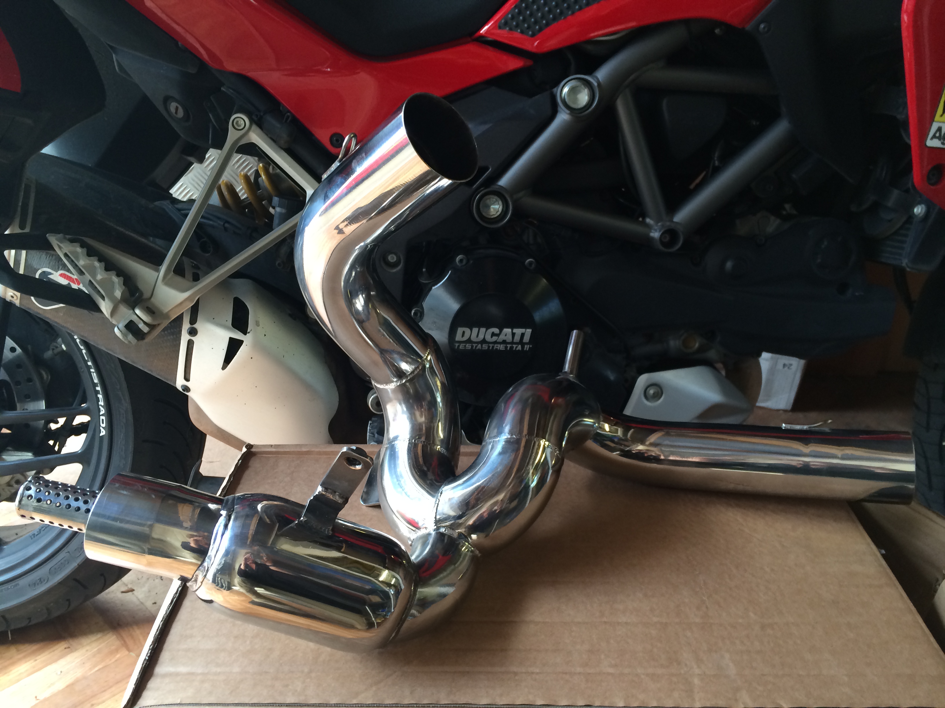 multistrada pipes 002.JPG