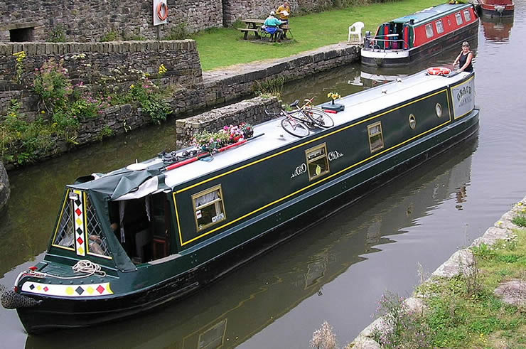 narrow-boat.jpg