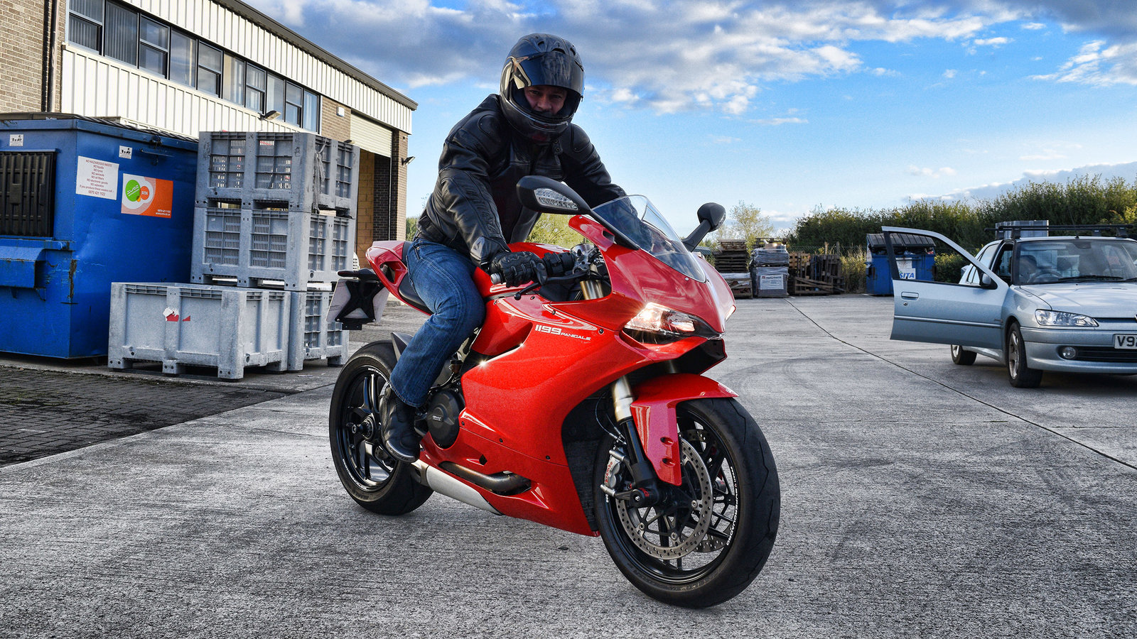 Nick_Wayne_On_Ducati_TpzAdjDrm_Lvl_Ns_2560x1440_DSC_0587 (1).jpg