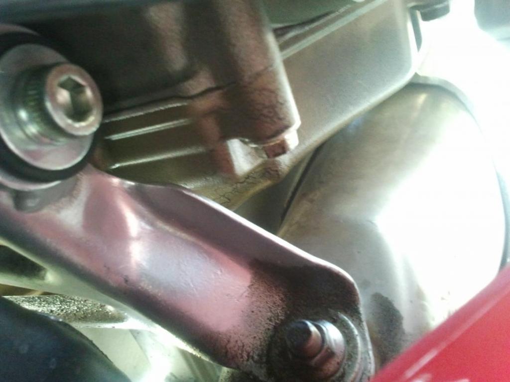 oil leak 2.jpg