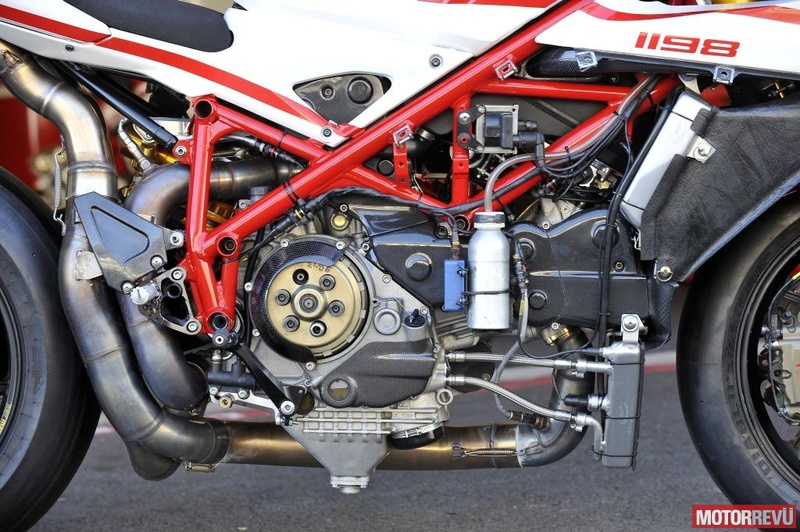 orig_motorok-versenymotorok-gyri-superbike-vb-motorok-2009-dfx-ducati-1098r-31.jpg