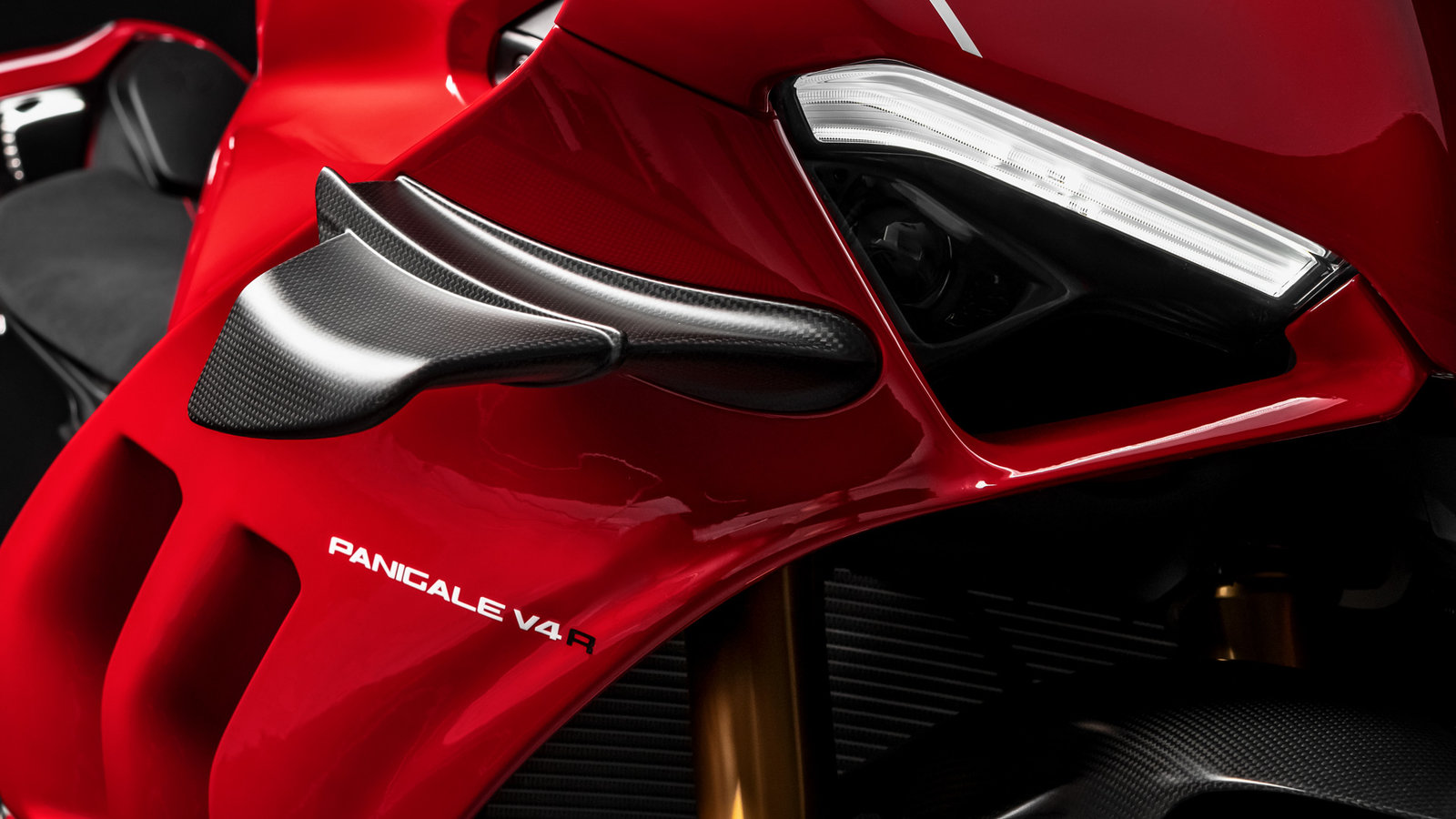 Panigale-V4R-Red-MY19-09-Gallery-1920x1080.jpg