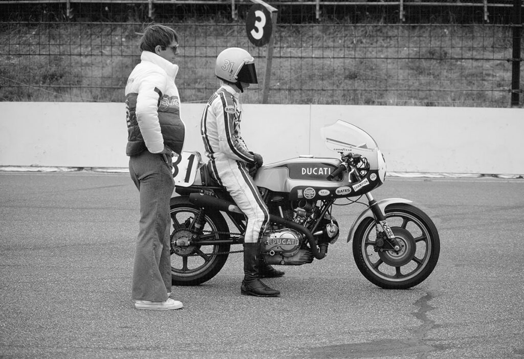 Phil Schilling and Cook Neilson, Pocono International Raceway, 1977.jpg