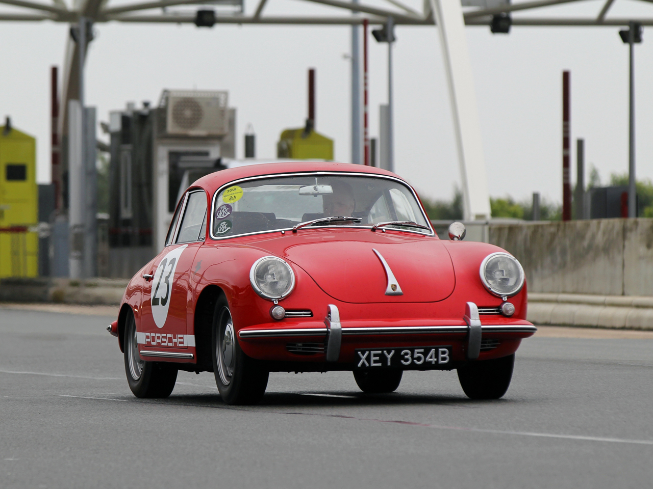 Porsche 356 on Autoroute.jpg