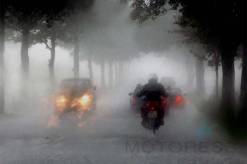 RidinginHeavyRain_bnr1MOTORESS.jpg