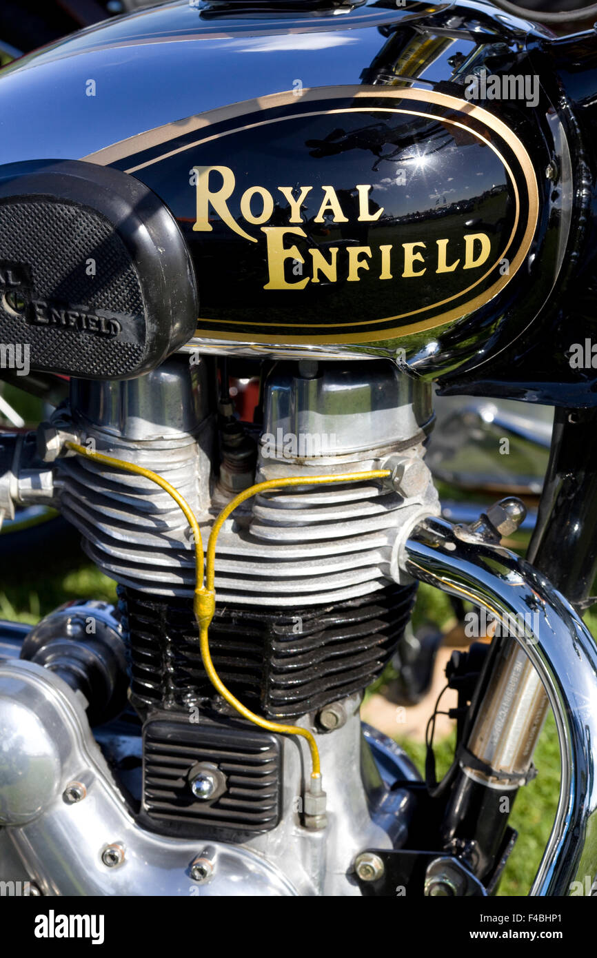 royal-enfield-classic-british-vintage-motorcycle-F4BHP1.jpg