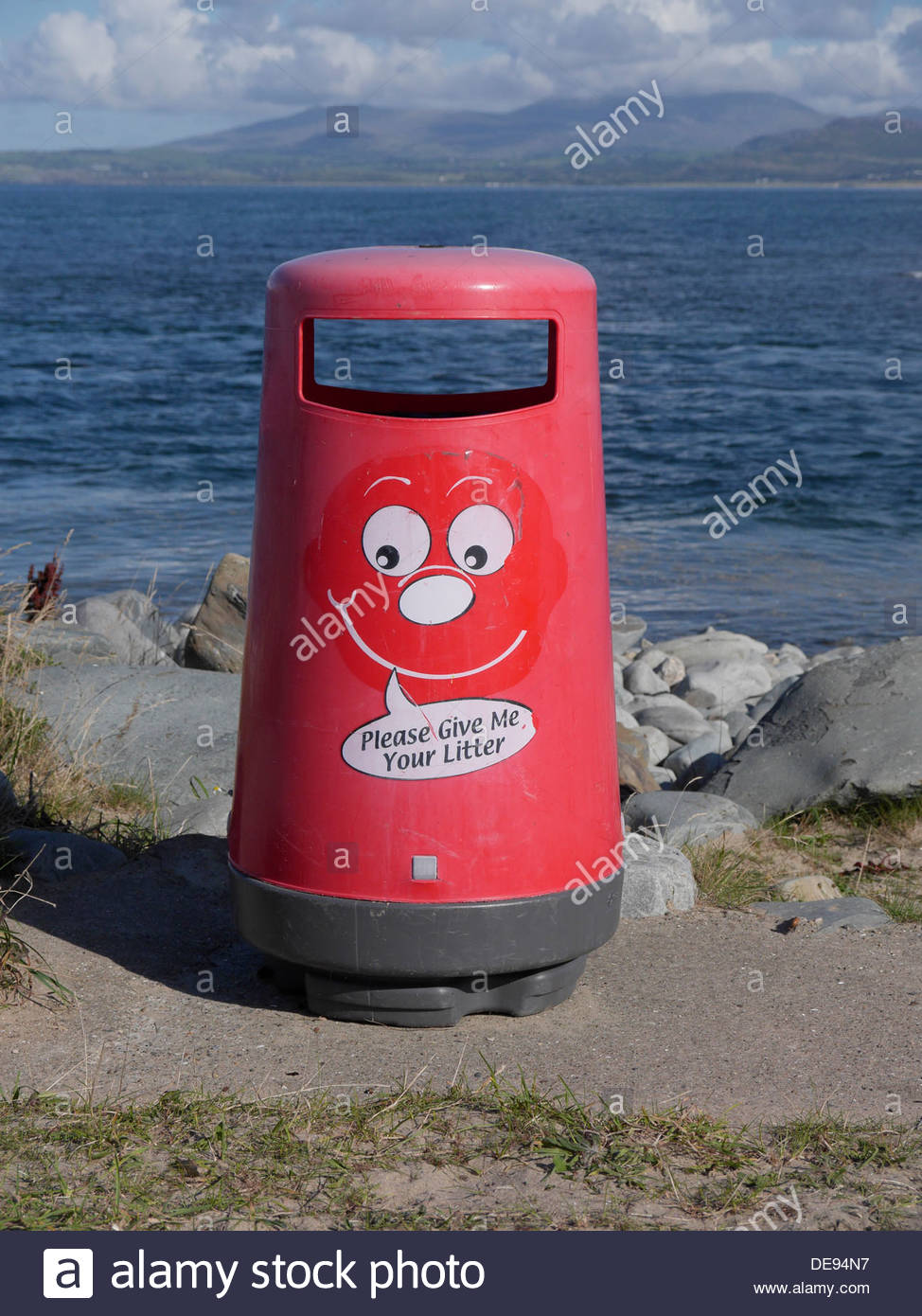 rubbish-bin-DE94N7.jpg