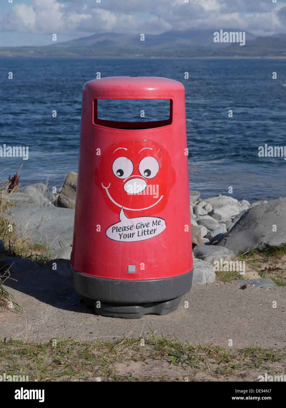 rubbish-bin-DE94N7.jpg