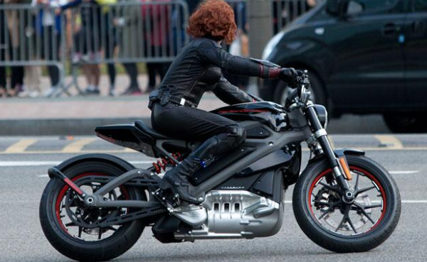 scarlett-johannson-to-ride-electric-harley-in-upcoming-avengers-film.png