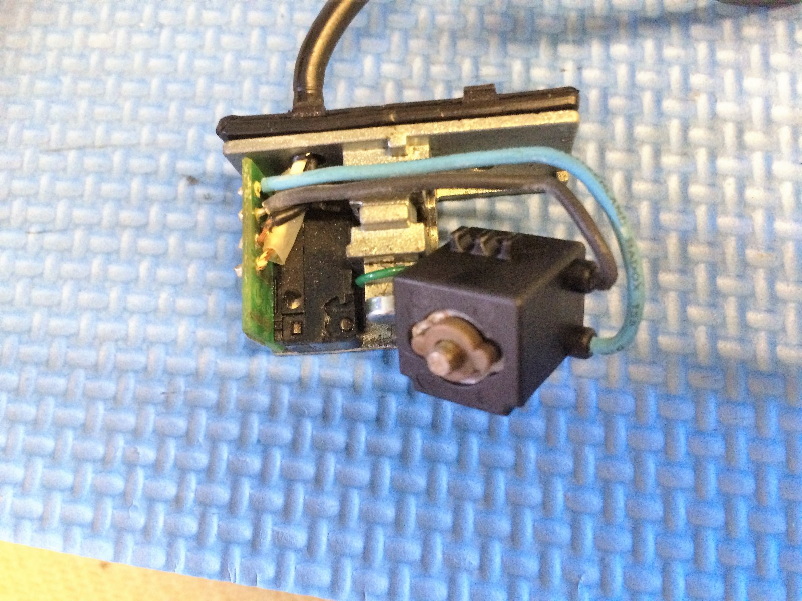 Solenoid separated from locking pin 120916.jpg