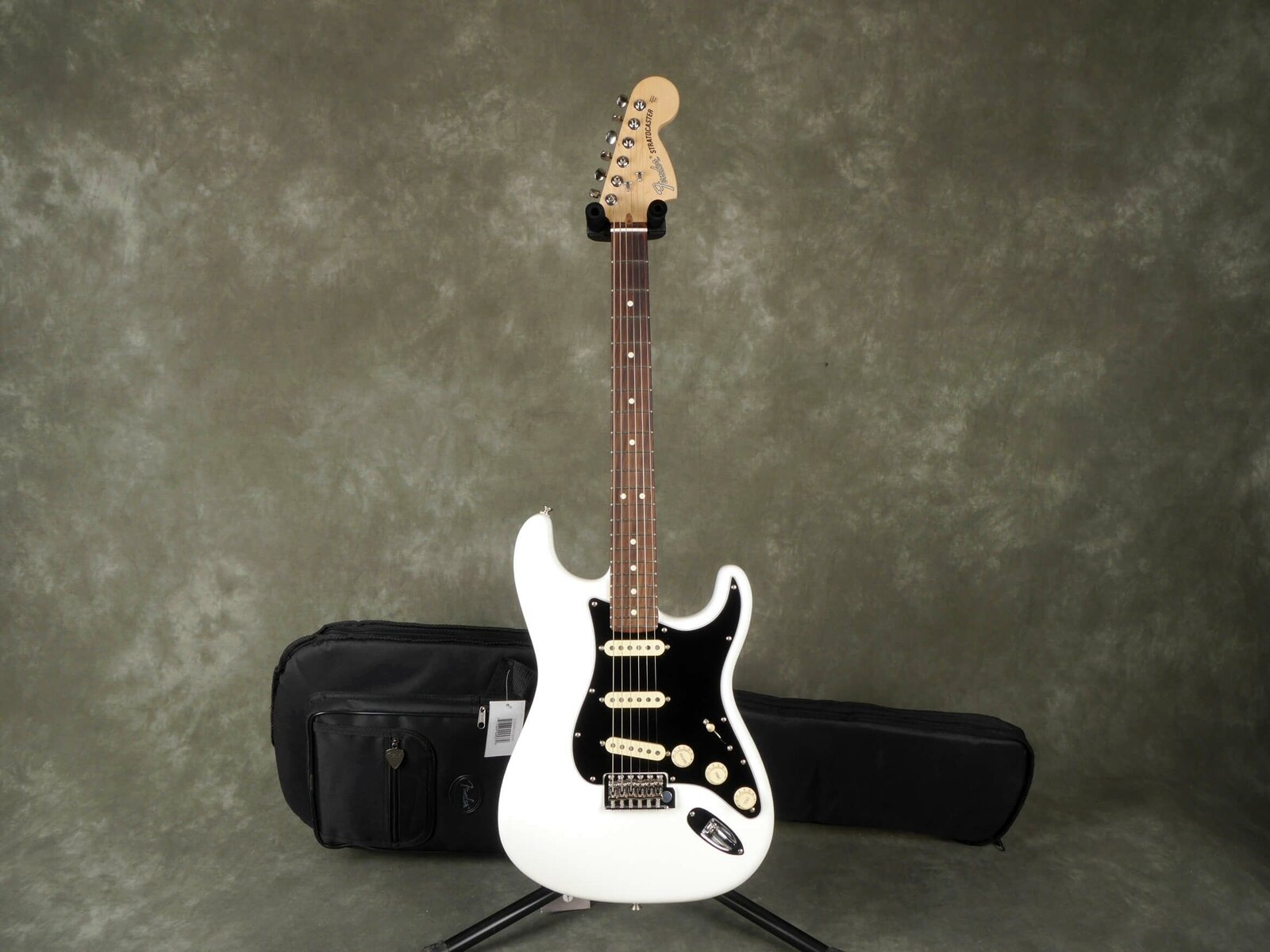 Strat - Performer (3).jpg