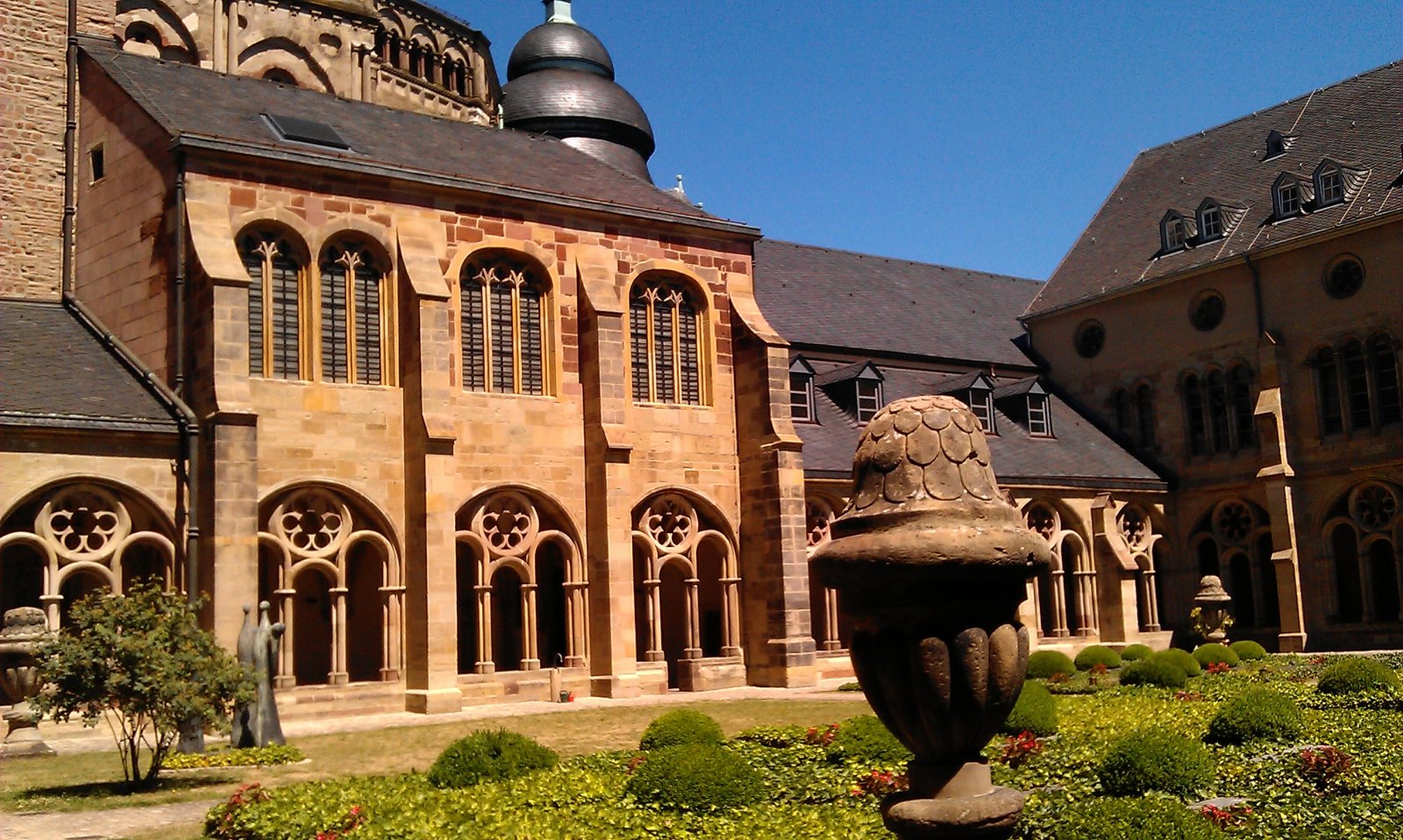 Trier Dom cloister1.jpg