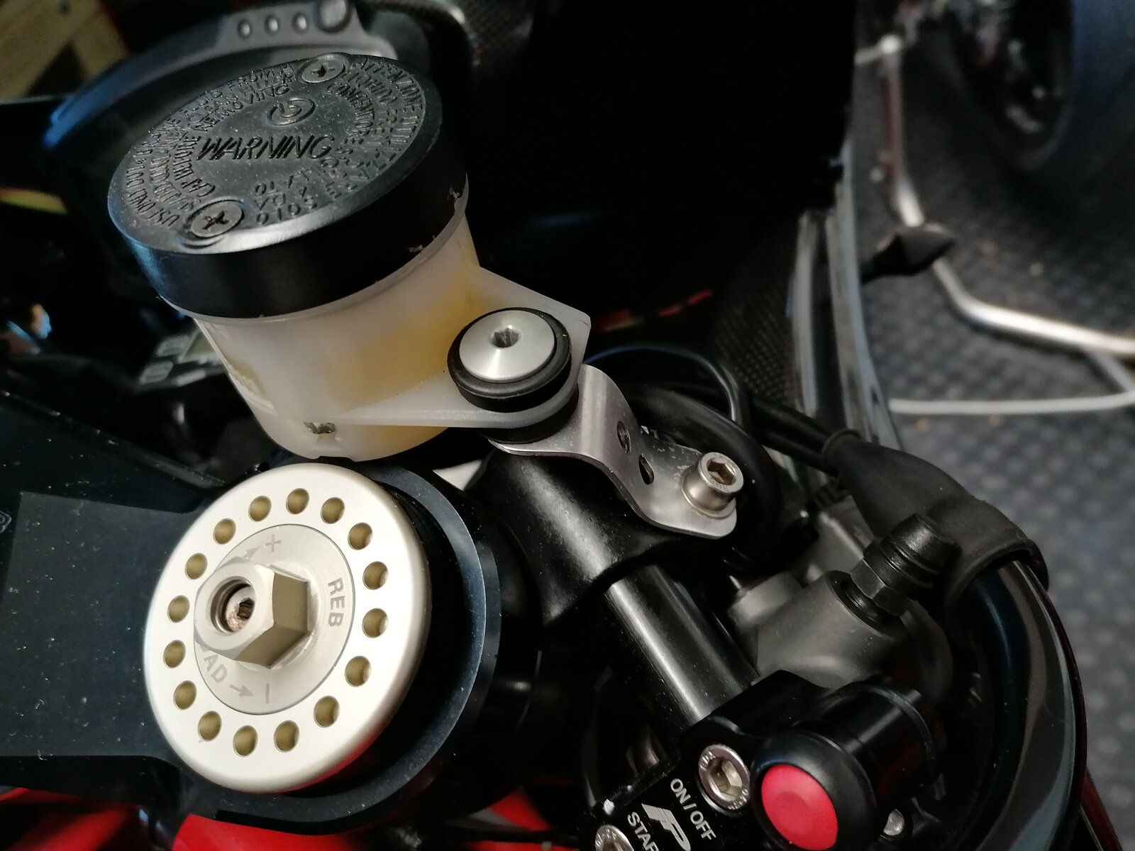 848 - Shorter Reservoir Brackets? | Ducati Forum