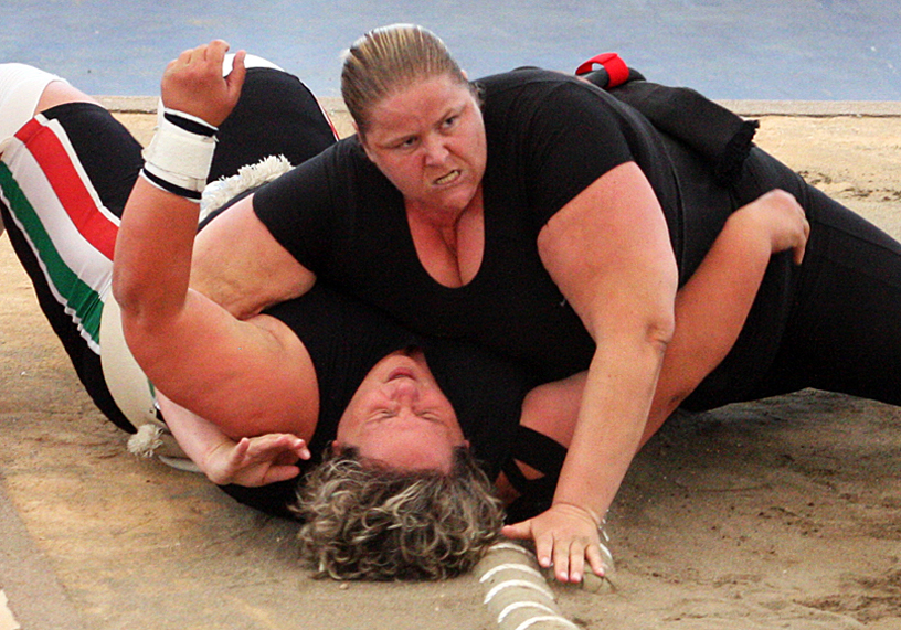 women-sumo1.jpg