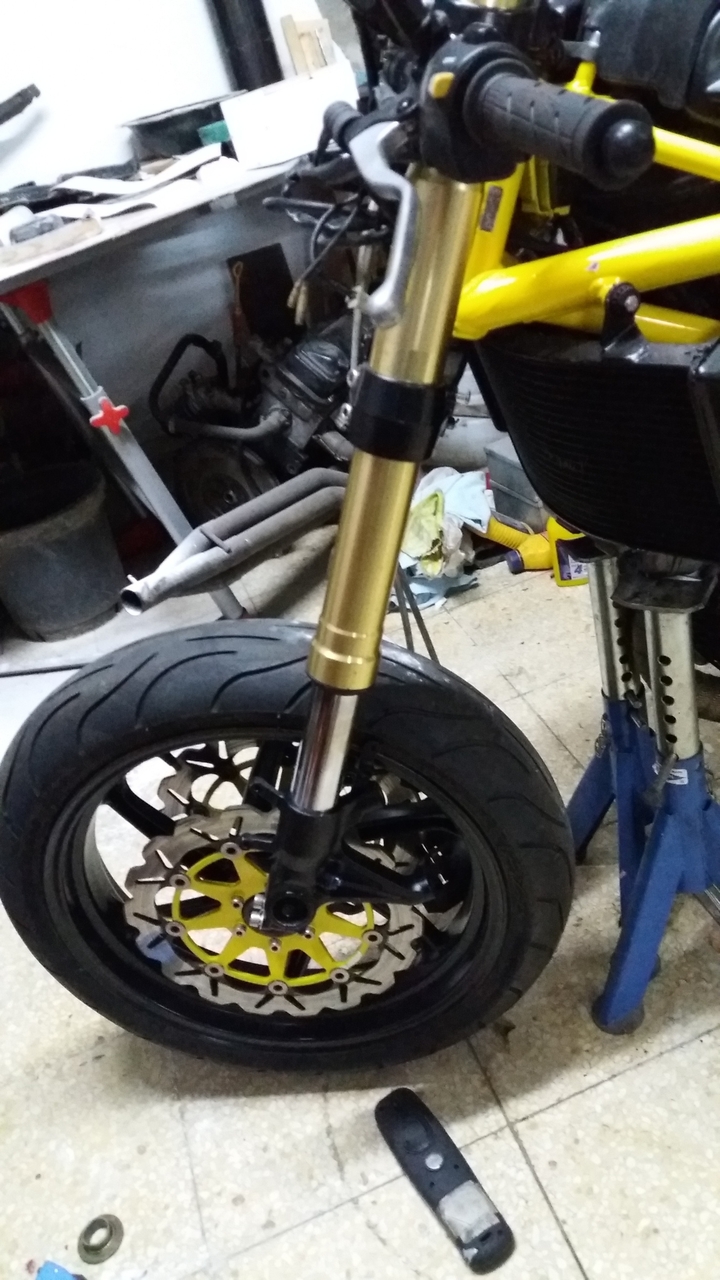 Gixer front fork revalved and with Öhlins springs