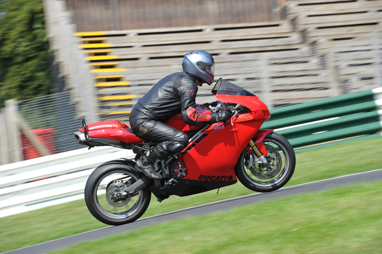 04-07-2011 No Limits Trackday Cadwell Park