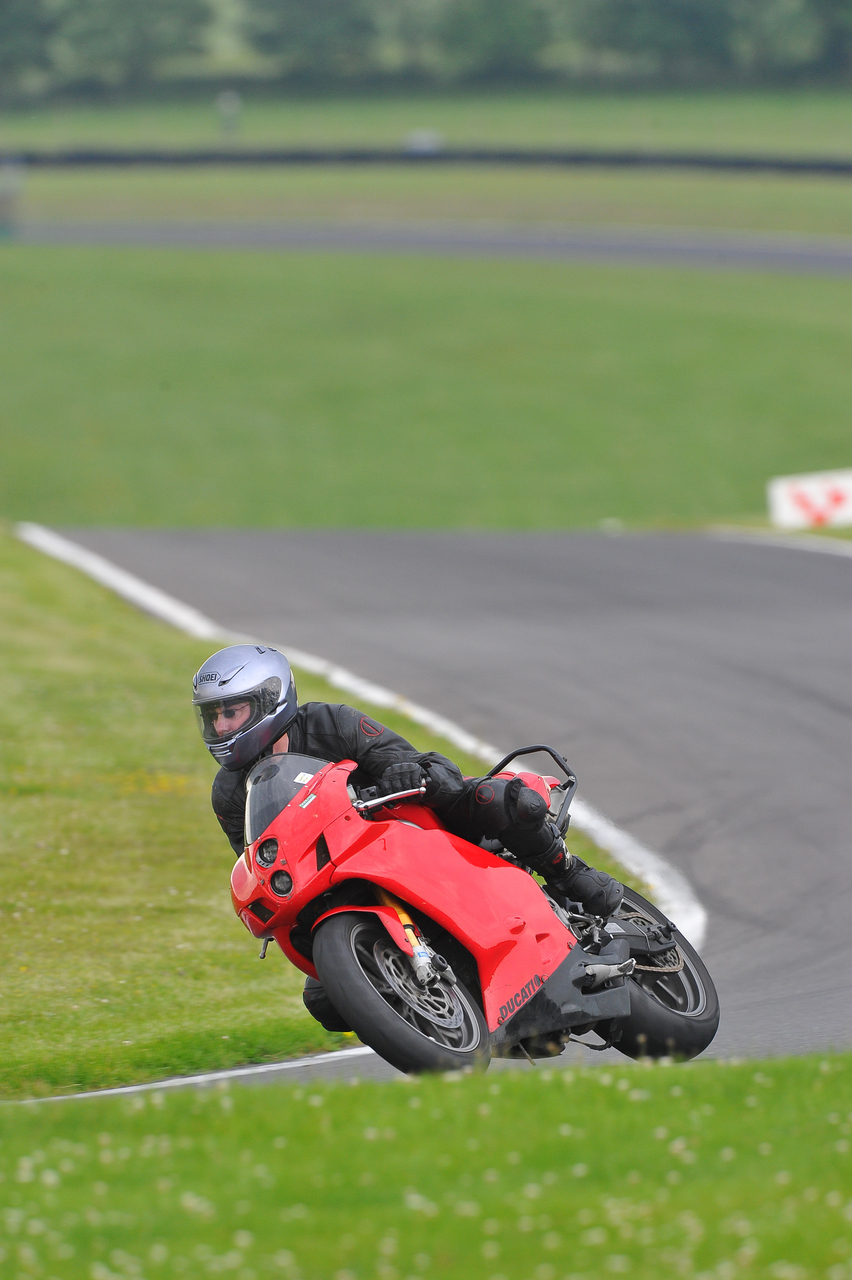 04-07-2011 No Limits Trackday Cadwell Park