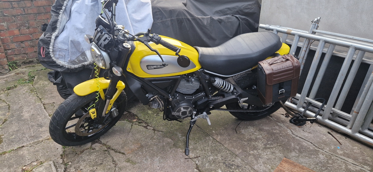 rear rack removed, SHAD SR38 side bag and bar end mirrors fitted