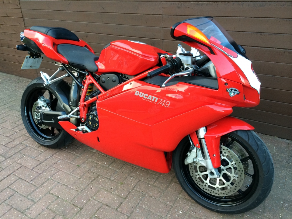 Going to sell it as i fancy a 916/996/998/748R <img src="styles/default/xenforo/clear.png"...