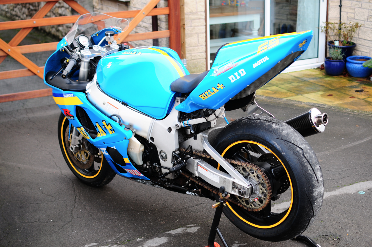 Srad gets new decals, black wheels and carbon Akra can