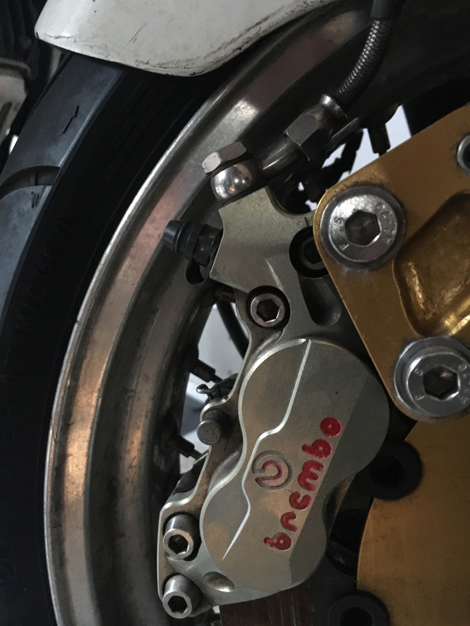 Non standard brembo action