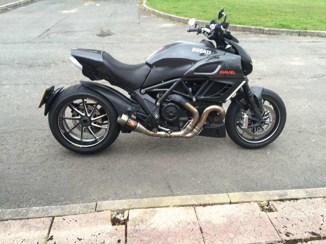 Ducati diavel carbon