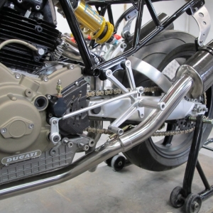 013) Billet rear sets, upside down (right way up) linkage. Oberon Slave Cylinder. Ohlins shock.