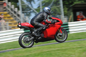 04-07-2011 No Limits Trackday Cadwell Park