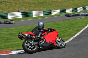 04-07-2011 No Limits Trackday Cadwell Park