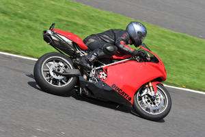 04-07-2011 No Limits Trackday Cadwell Park