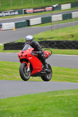 04-07-2011 No Limits Trackday Cadwell Park