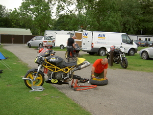 04-07-2011 No Limits Trackday Cadwell Park