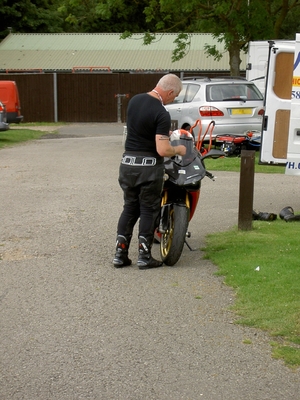 04-07-2011 No Limits Trackday Cadwell Park