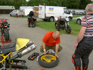 04-07-2011 No Limits Trackday Cadwell Park