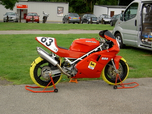 04-07-2011 No Limits Trackday Cadwell Park