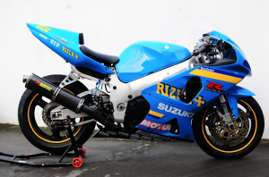 Srad gets new decals, black wheels and carbon Akra can