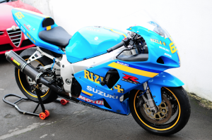 Srad gets new decals, black wheels and carbon Akra can