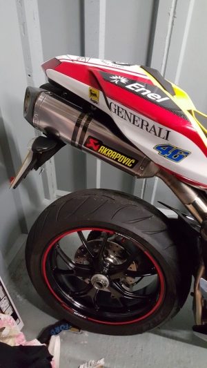 Akrapovic cans