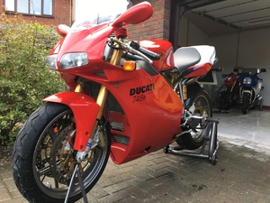 748r